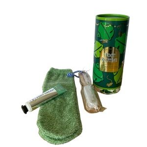 Bath & Body Works Foot Routine Mini Gift Set-Foot Cream Pumice Stone, Shea Socks